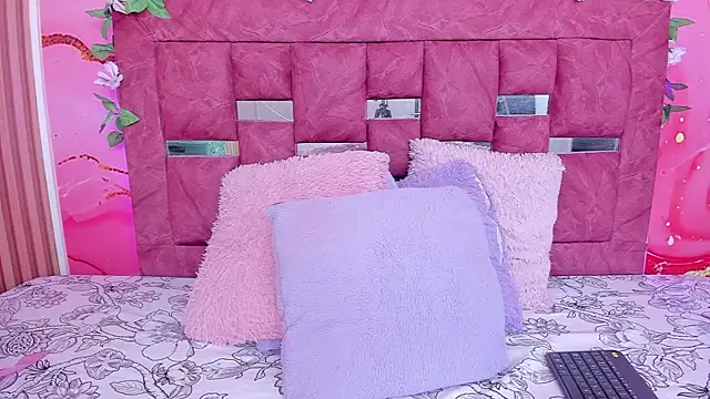 scarlett  evans  online show from September 2025 06:25:02 PM