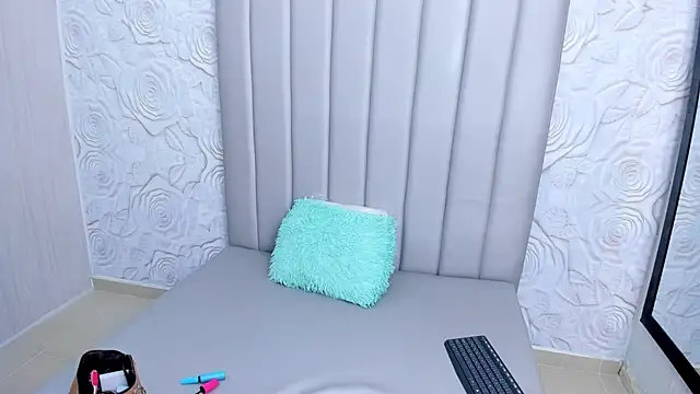 LindaHooker online show from January 2026 05:47:01 AM