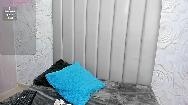 LindaHooker online show from February 2026 06:09:01 AM