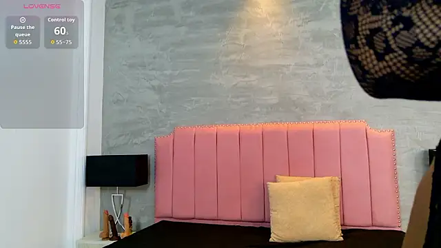 Alaia Colins online show from March 2026 12:01:01 AM