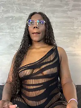 Snapshot of Alaia_Colins chatting on June 2026 12:34:01 AM Alaia Colins online show from June 2026 12:34:01 AM