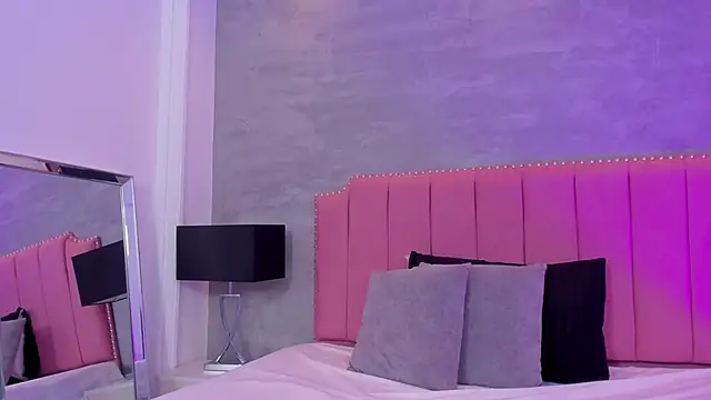 Alaia Colins online show from October 2025 02:57:01 AM