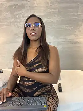 Snapshot of Alaia_Colins chatting on June 2026 02:10:02 AM Alaia Colins online show from June 2026 02:10:02 AM