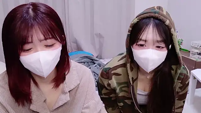 Snapshot of NA-KAREN-V8 chatting on November 2025 12:17:01 PM NA-KAREN-V8 online show from November 2025 12:17:01 PM