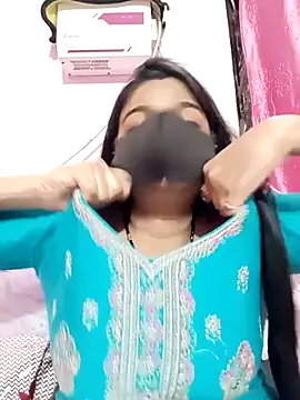 Simran-001 online show from October 2025 06:05:01 PM