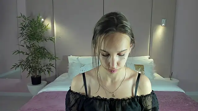 Snapshot of SandraTucker chatting on June 2026 02:34:02 AM SandraTucker online show from June 2026 02:34:02 AM
