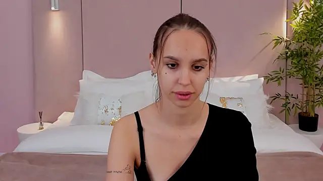 SandraTucker online show from November 2025 03:11:01 AM