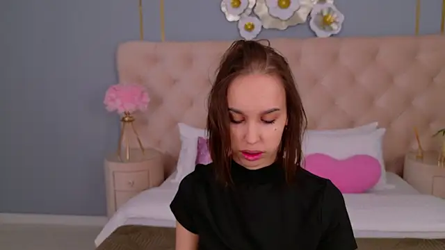 SandraTucker online show from April 2026 02:40:01 AM