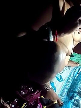 Snapshot of Bong-lady chatting on November 2025 07:18:01 PM Bong-lady online show from November 2025 07:18:01 PM