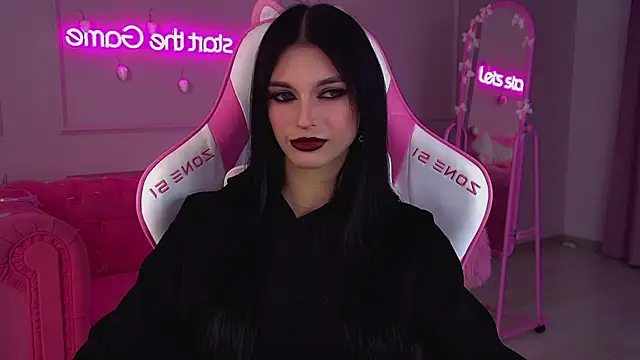 Snapshot of BeverlyMost chatting on December 2025 06:56:02 AM BeverlyMost online show from December 2025 06:56:02 AM