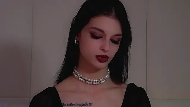 Snapshot of BeverlyMost chatting on November 2025 07:45:02 AM BeverlyMost online show from November 2025 07:45:02 AM