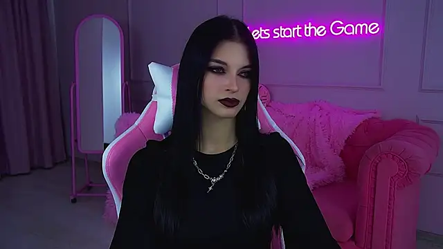 Snapshot of BeverlyMost chatting on November 2025 06:12:02 PM BeverlyMost online show from November 2025 06:12:02 PM