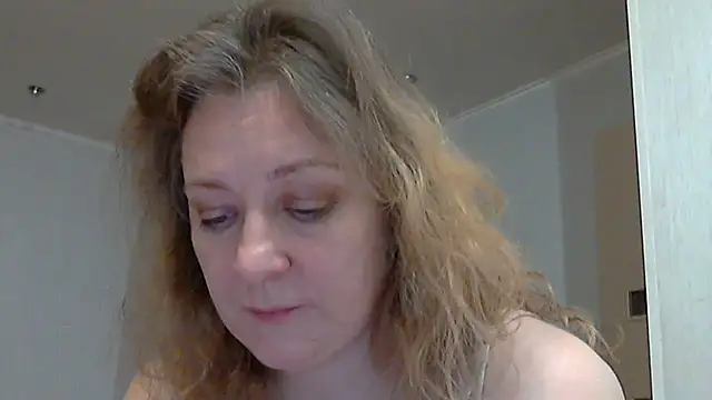 Snapshot of WriterInna44 chatting on February 2025 11:40:02 AM WriterInna44 online show from February 2025 11:40:02 AM