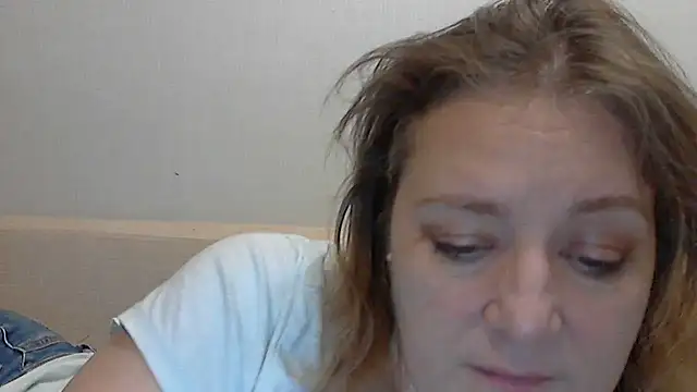 Snapshot of WriterInna44 chatting on February 2025 01:20:01 PM WriterInna44 online show from February 2025 01:20:01 PM