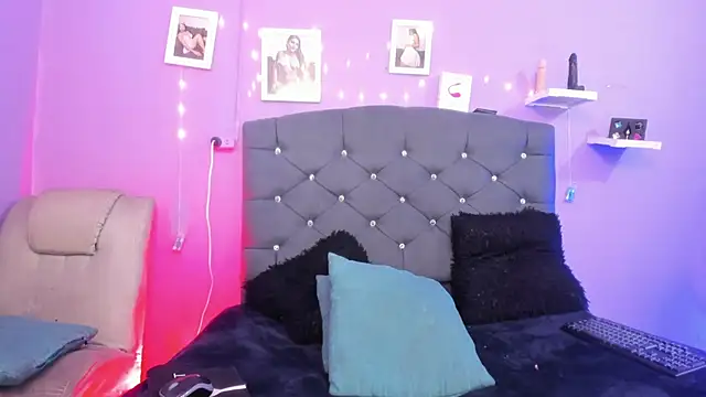 celesstte 00 online show from February 2026 01:33:02 PM