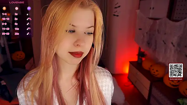 LynetHakes online show from October 2025 04:22:02 AM