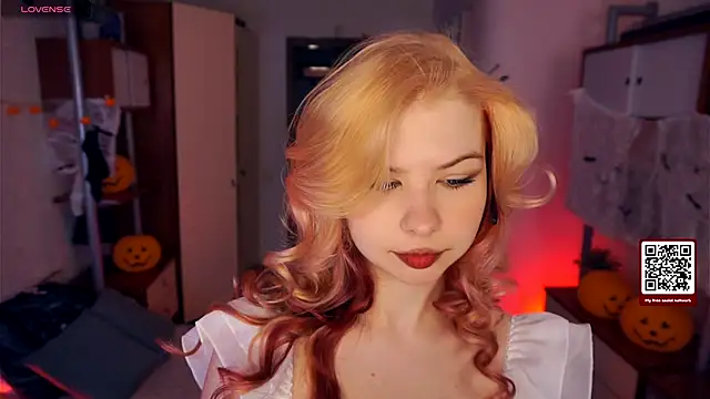 LynetHakes online show from October 2025 04:22:01 AM