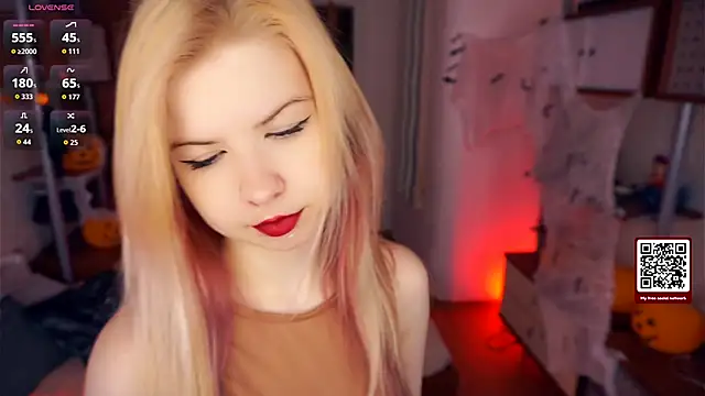 LynetHakes online show from November 2025 04:28:01 AM