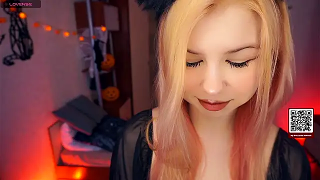 LynetHakes online show from October 2025 04:14:02 AM