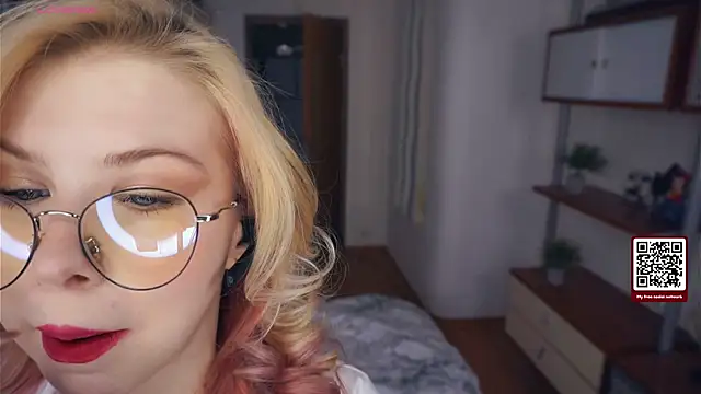 LynetHakes online show from November 2025 06:35:01 AM