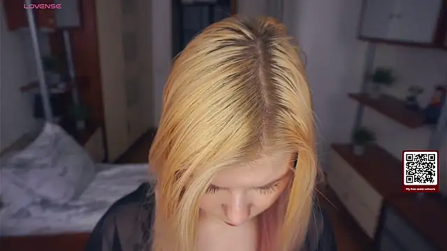 LynetHakes online show from November 2025 04:24:02 AM