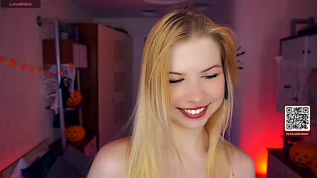 LynetHakes online show from October 2025 04:24:02 AM