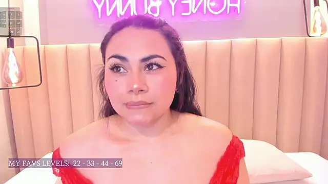 Naomymonroe  online show from October 2025 09:49:02 PM