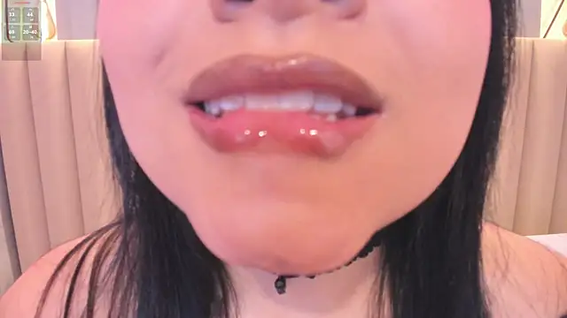 Naomymonroe  online show from November 2025 09:47:01 PM