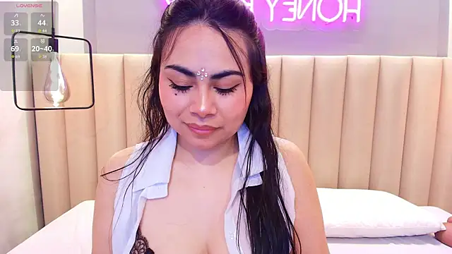 Naomymonroe  online show from November 2025 10:02:01 PM