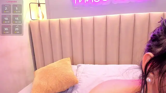 Naomymonroe  online show from April 2026 05:38:01 PM