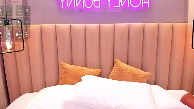 Naomymonroe  online show from April 2026 09:55:01 PM