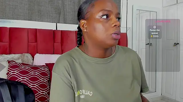 Snapshot of NatyParker chatting on November 2025 01:37:02 PM NatyParker online show from November 2025 01:37:02 PM