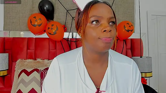 Snapshot of NatyParker chatting on October 2025 01:53:04 PM NatyParker online show from October 2025 01:53:04 PM