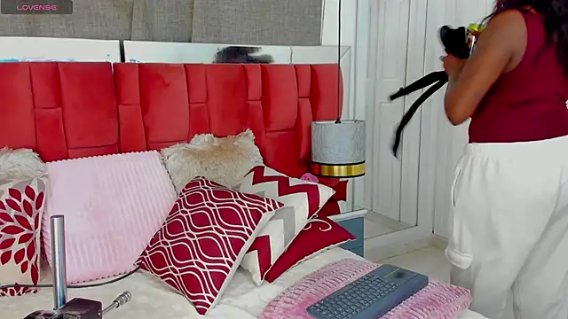 Snapshot of NatyParker chatting on November 2025 02:21:02 PM NatyParker online show from November 2025 02:21:02 PM