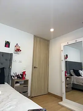 Snapshot of KarlaWild chatting on November 2025 10:10:01 PM KarlaWild online show from November 2025 10:10:01 PM