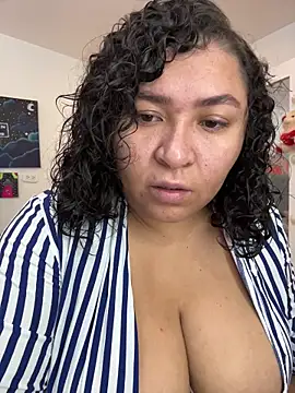 Snapshot of KarlaWild chatting on October 2025 01:10:02 PM KarlaWild online show from October 2025 01:10:02 PM