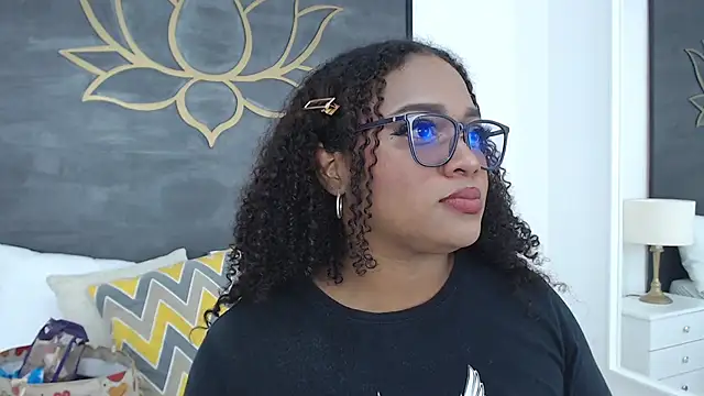 Snapshot of RoxieLewis chatting on February 2025 09:03:02 PM RoxieLewis online show from February 2025 09:03:02 PM