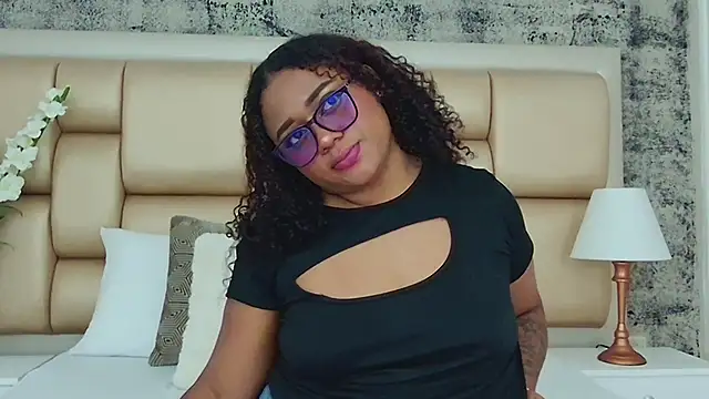 Snapshot of RoxieLewis chatting on March 2025 09:27:01 PM RoxieLewis online show from March 2025 09:27:01 PM