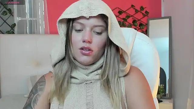 Snapshot of alaia_greyy chatting on June 2026 01:01:02 PM alaia greyy online show from June 2026 01:01:02 PM