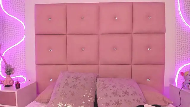 CAYLINCOLLINS online show from February 2026 03:47:01 AM