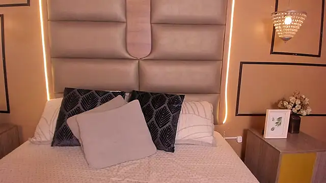 CAYLINCOLLINS online show from January 2026 03:21:02 AM