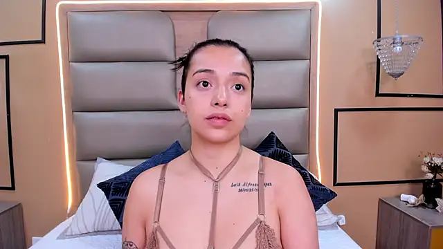 CAYLINCOLLINS online show from October 2025 03:18:02 AM