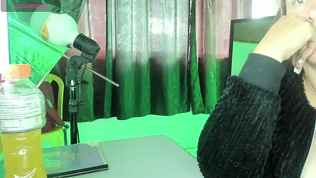 Isabella boom online show from February 2025 12:36:01 PM