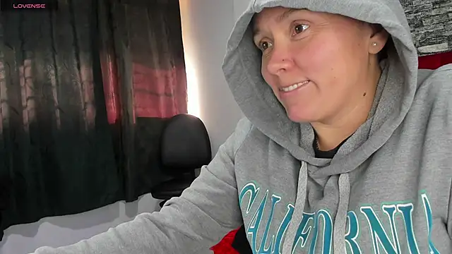 Isabella boom online show from March 2025 01:14:01 PM