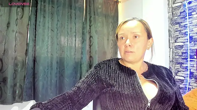 Isabella boom online show from February 2025 12:42:01 PM