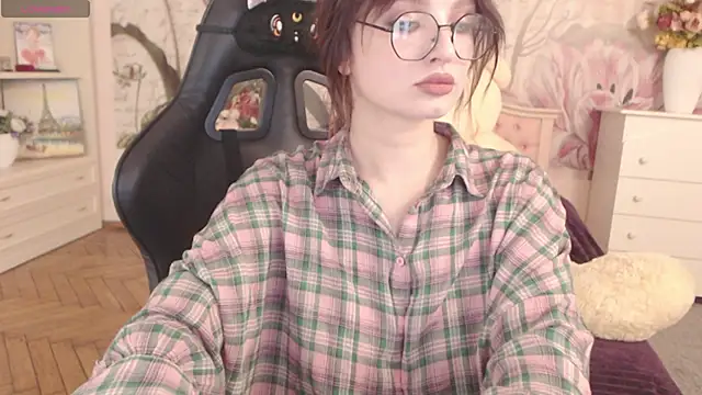 Snapshot of BritneyBarker chatting on November 2025 12:10:02 AM BritneyBarker online show from November 2025 12:10:02 AM