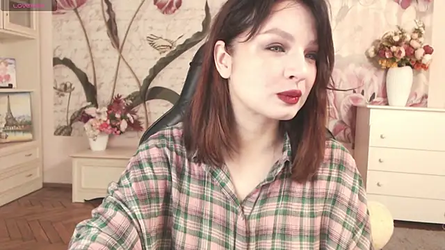 Snapshot of BritneyBarker chatting on October 2025 03:07:02 AM BritneyBarker online show from October 2025 03:07:02 AM