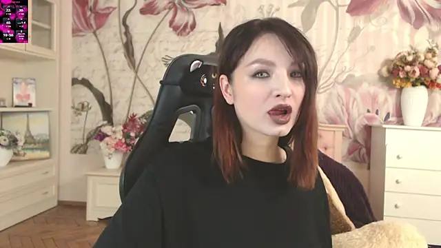 Snapshot of BritneyBarker chatting on October 2025 07:17:02 AM BritneyBarker online show from October 2025 07:17:02 AM