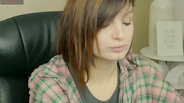 Snapshot of BritneyBarker chatting on November 2025 09:30:01 AM BritneyBarker online show from November 2025 09:30:01 AM