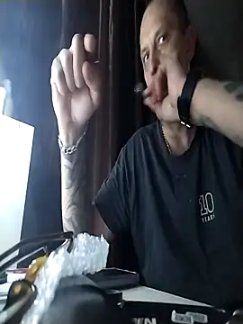 Snapshot of MaxDevilWhite chatting on November 2025 07:58:01 PM MaxDevilWhite online show from November 2025 07:58:01 PM